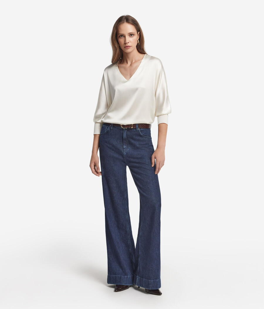 blusa de seda con cuello en v