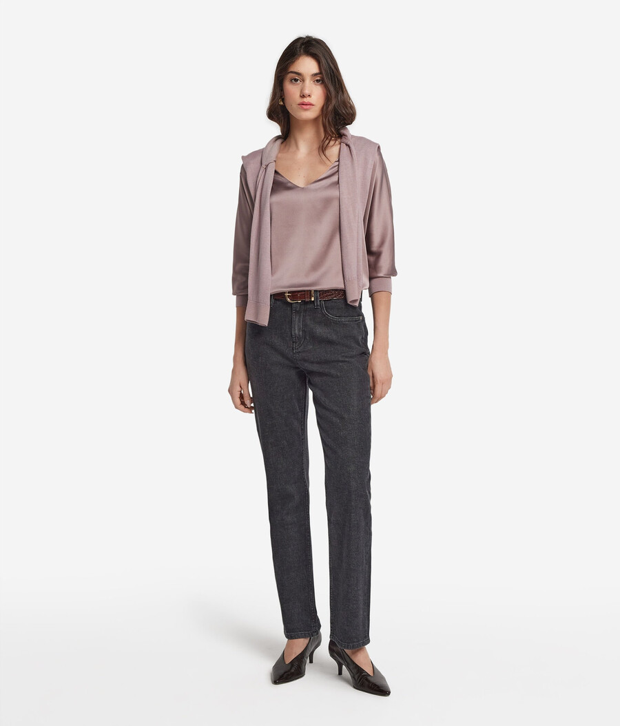 blusa de seda con cuello en v