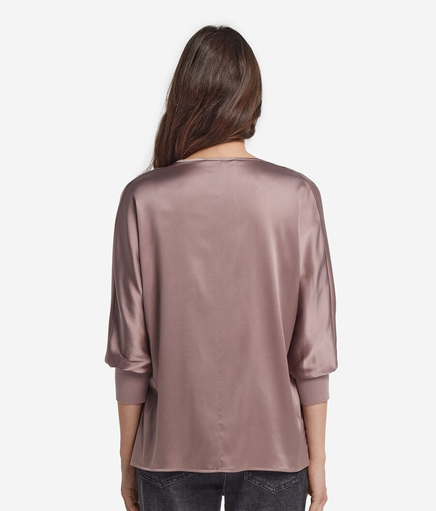 blusa de seda con cuello en v