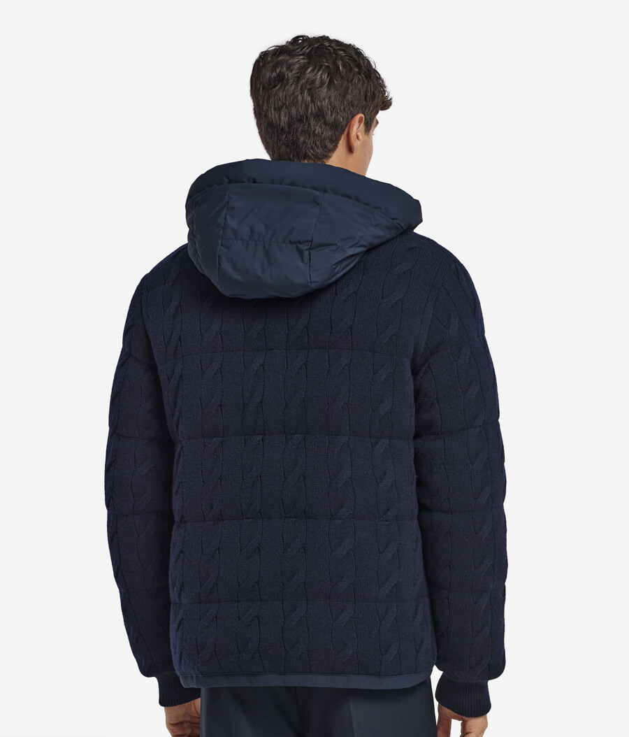 chaqueta de plumón reversible con punto trenzado de cachemira