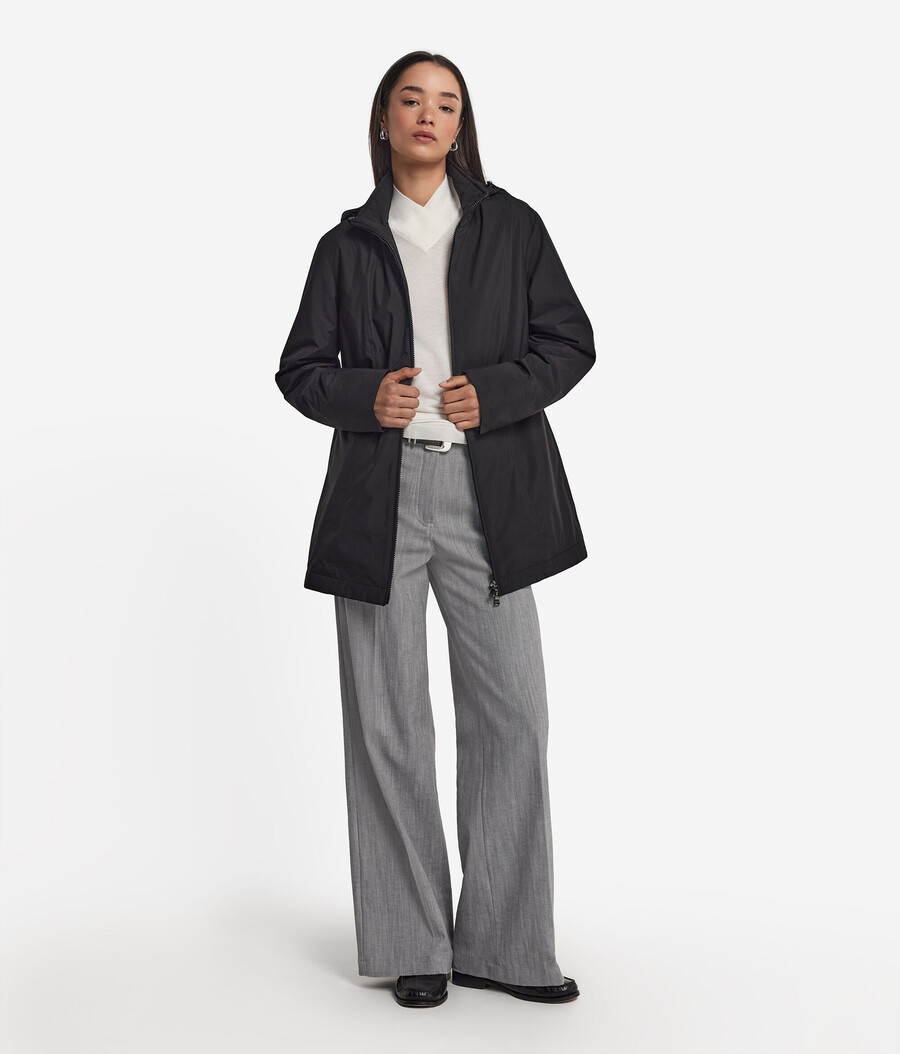 chaqueta técnica con capucha