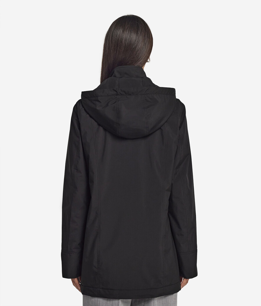 chaqueta técnica con capucha