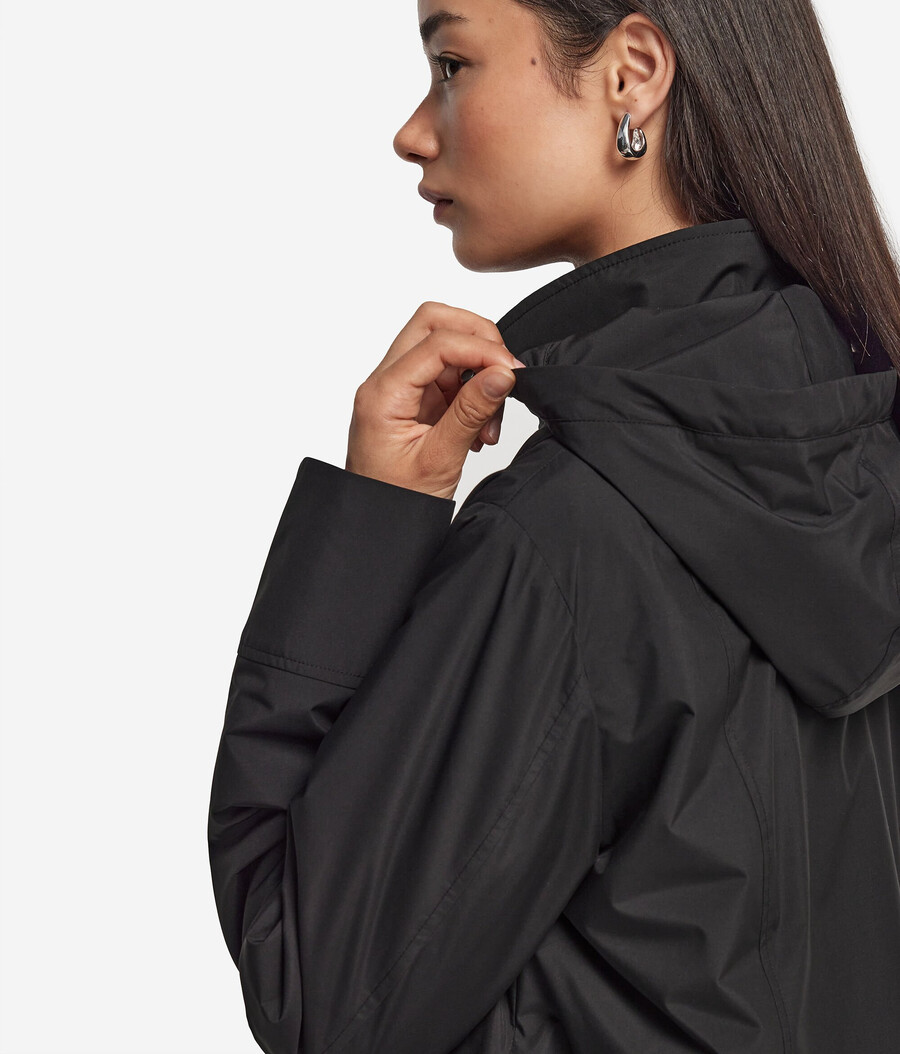 chaqueta técnica con capucha