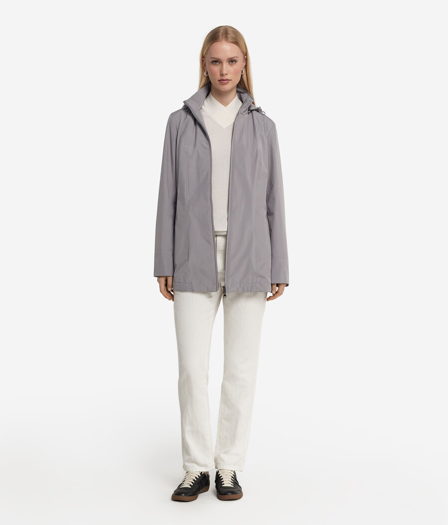 chaqueta técnica con capucha