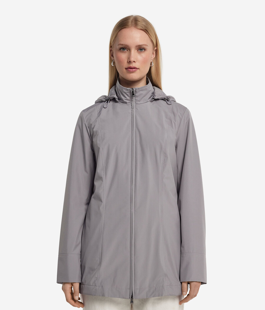 chaqueta técnica con capucha