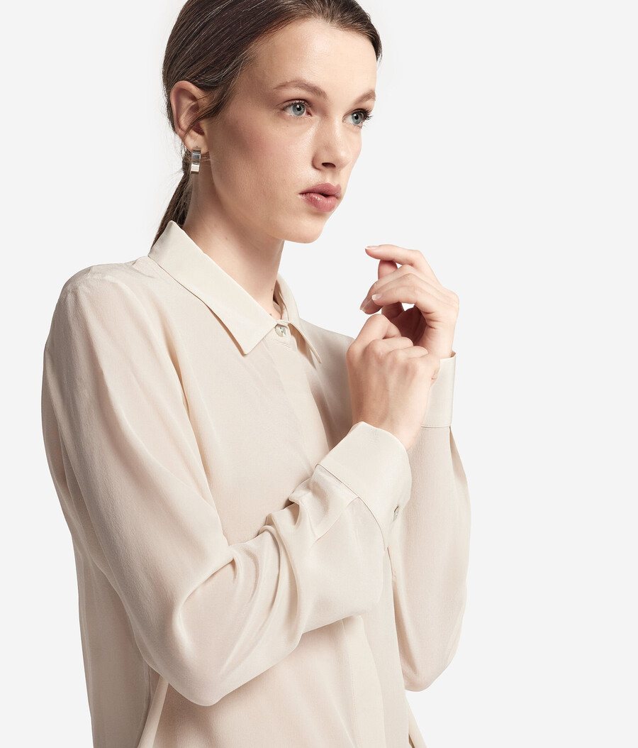 camisa de cuello de seda