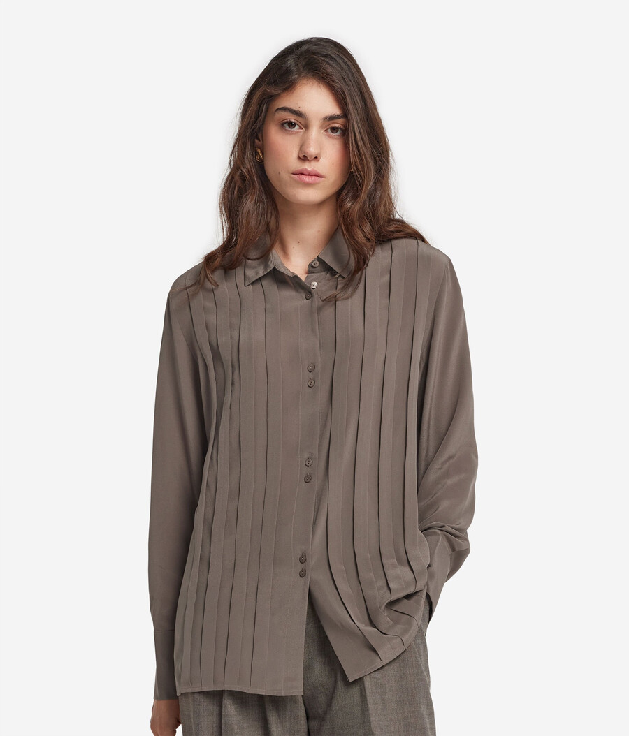 camisa plisada de seda