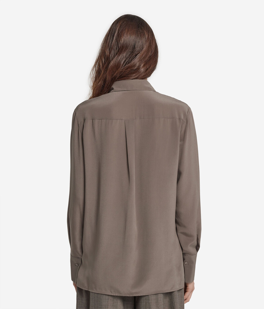 camisa plisada de seda