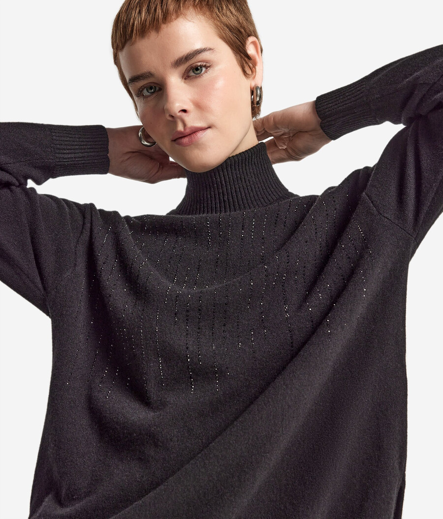 jersey de cuello alto de cachemira con pedrería