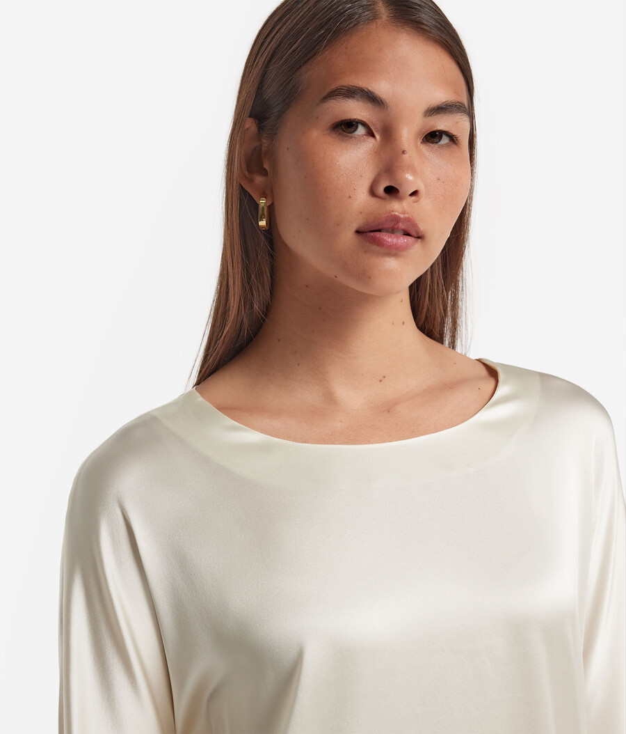 jersey de satén de seda con cuello redondo