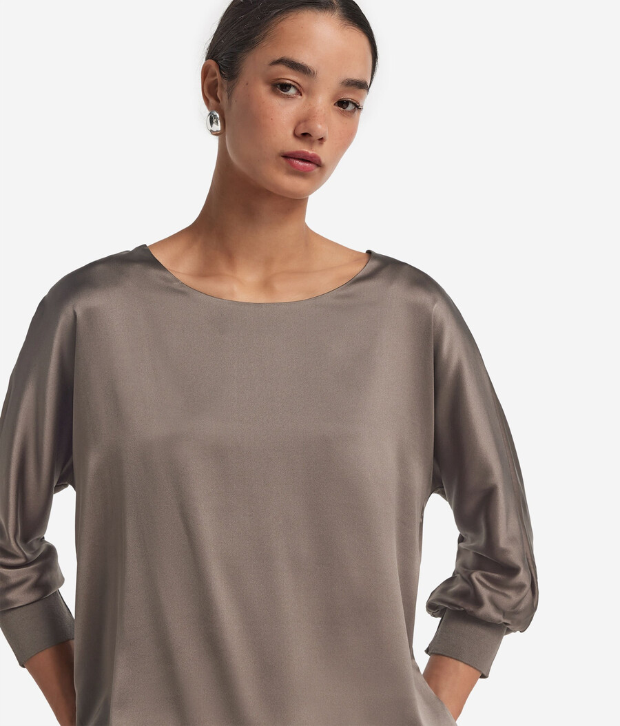 jersey de satén de seda con cuello redondo