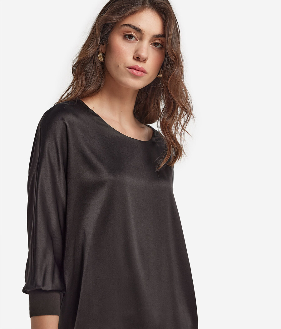 jersey de satén de seda con cuello redondo