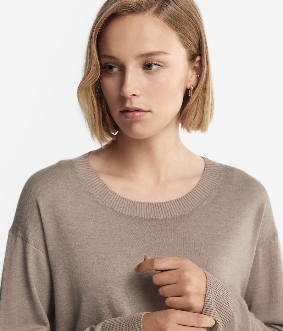 jersey de cachemira con cuello redondo y aberturas