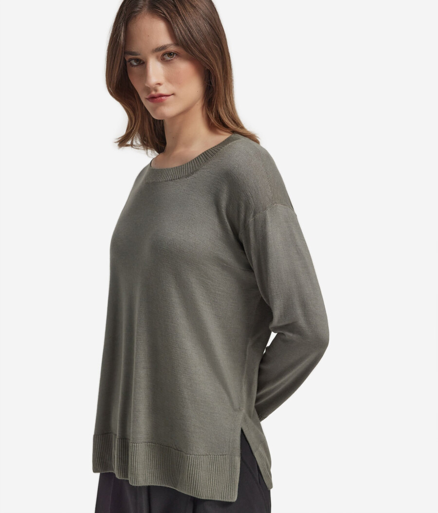 jersey de cachemira con cuello redondo y aberturas