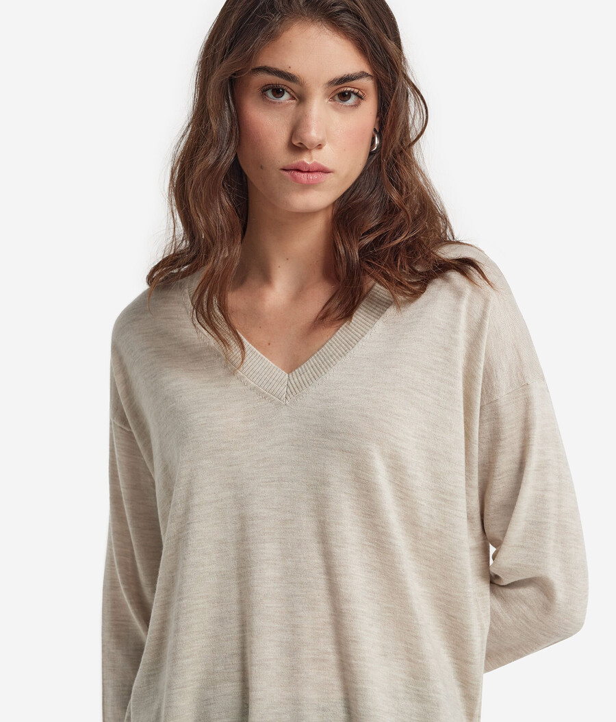 jersey de cachemira con cuello en v y aberturas