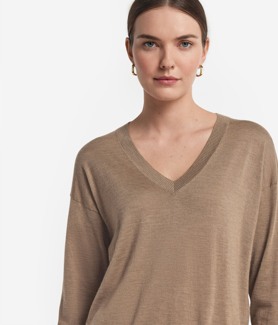 jersey de cachemira con cuello en v y aberturas