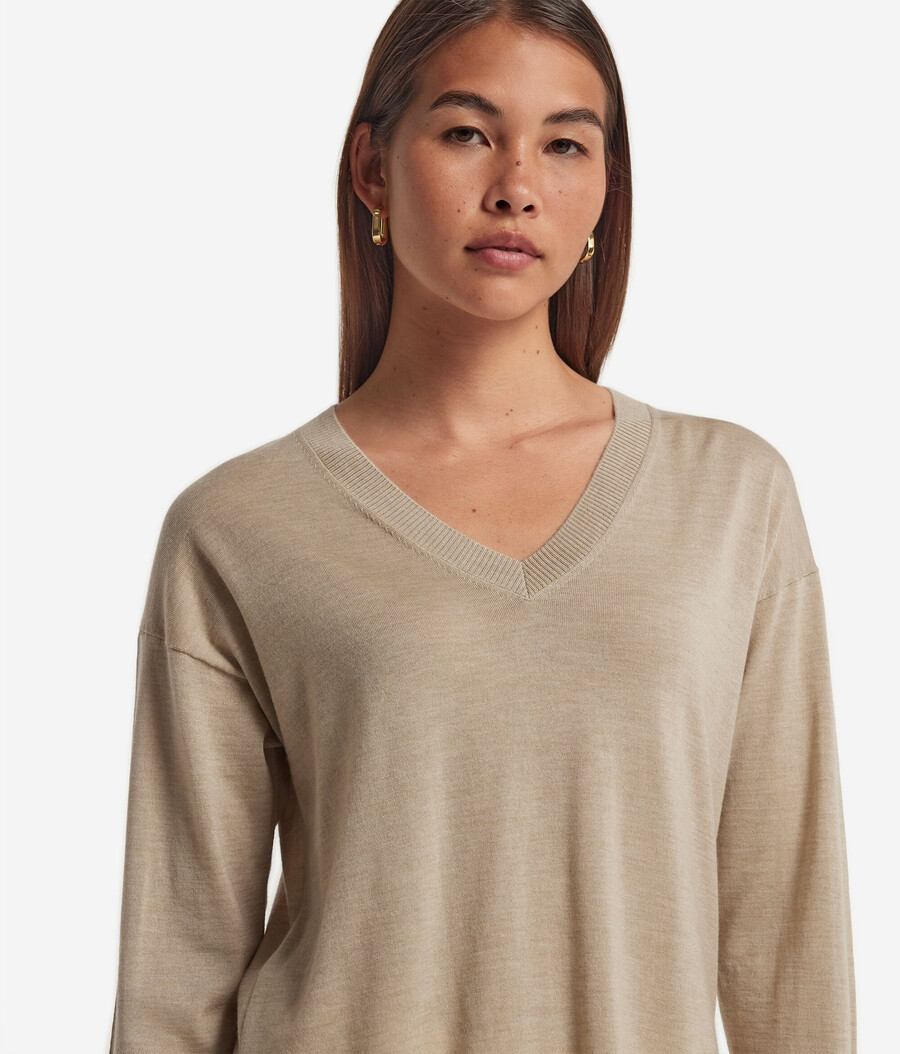 jersey de cachemira con cuello en v y aberturas