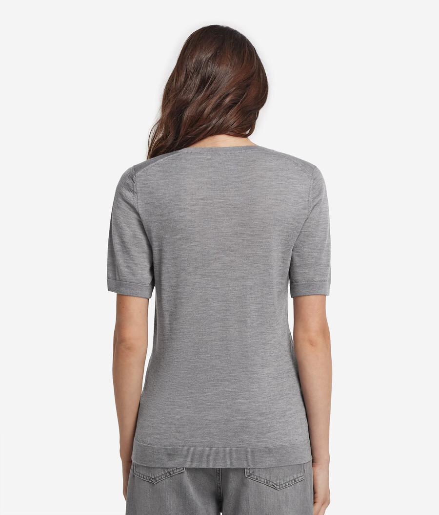 top de cachemira ultrafina con cuello redondo y manga corta
