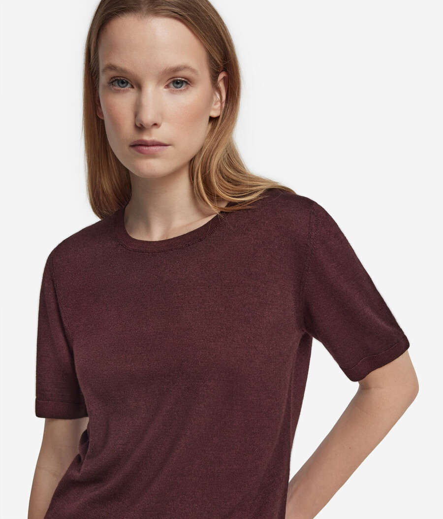 top de cachemira ultrafina con cuello redondo y manga corta