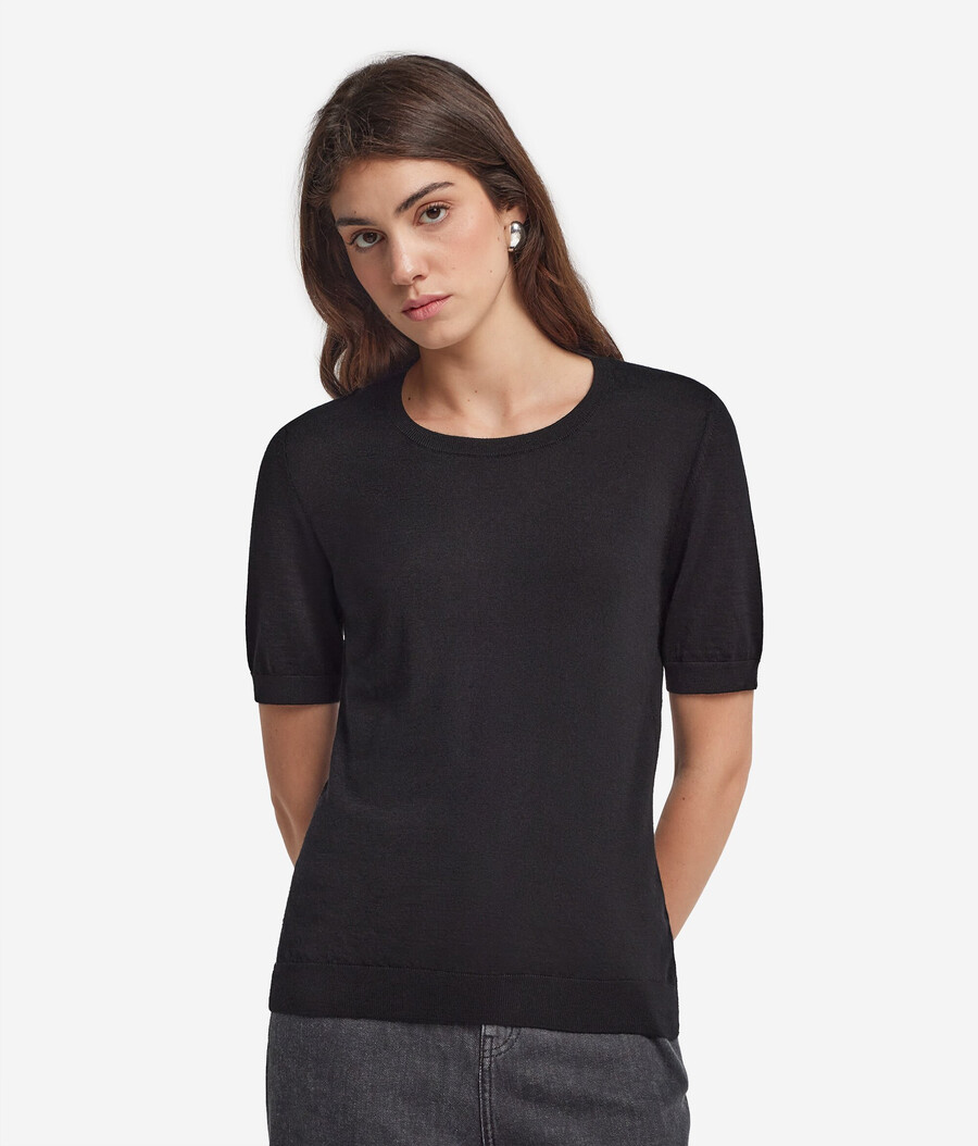 top de cachemira ultrafina con cuello redondo y manga corta