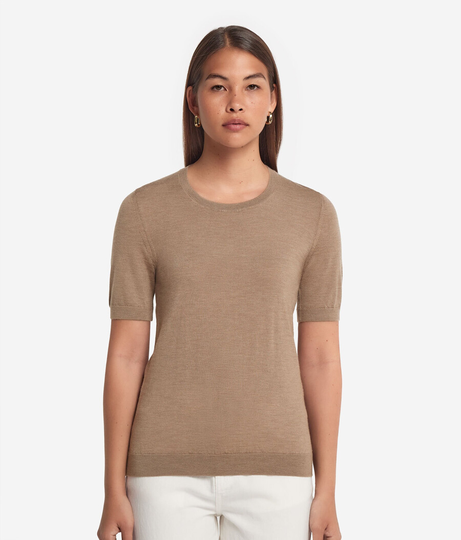 top de cachemira ultrafina con cuello redondo y manga corta