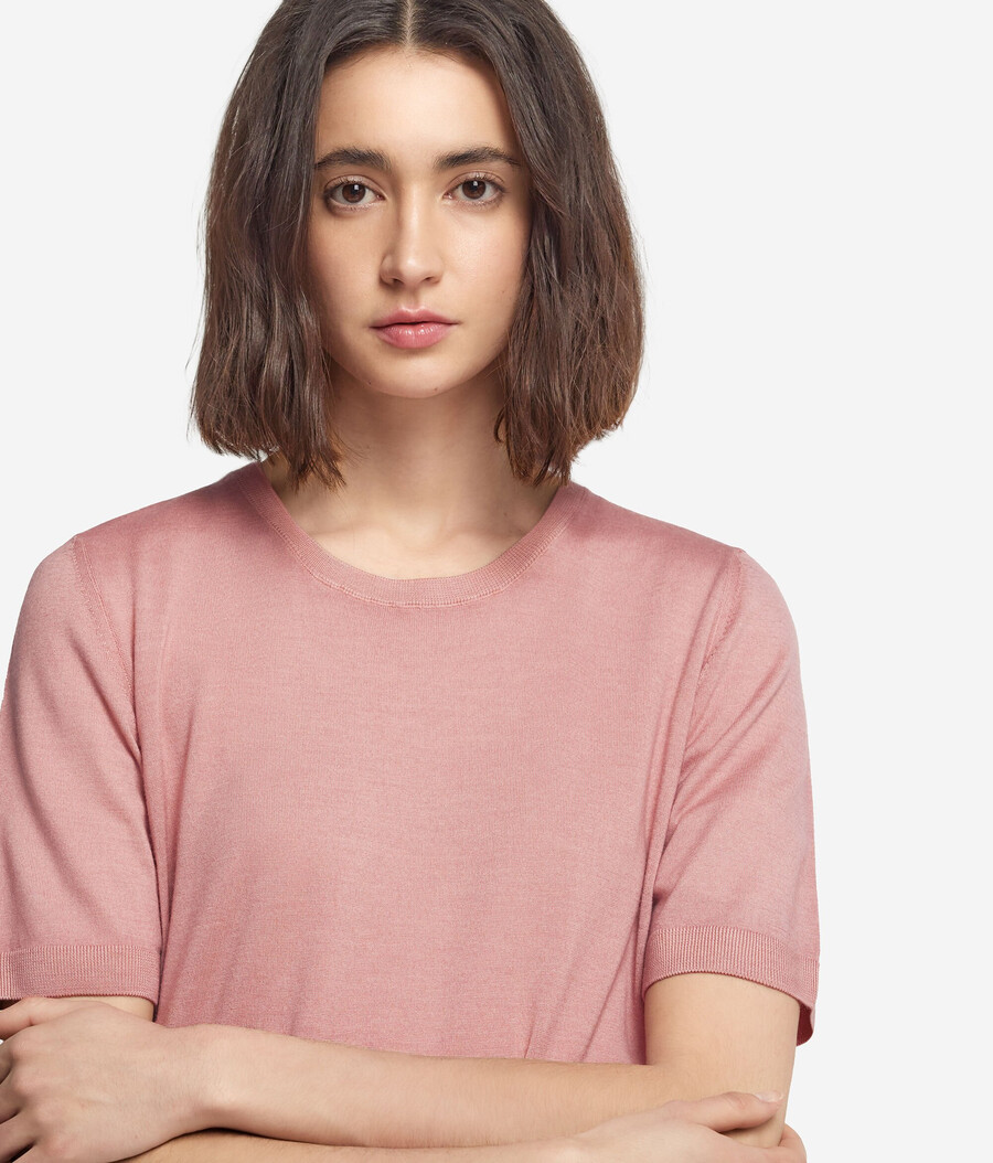 top de cachemira ultrafina con cuello redondo y manga corta