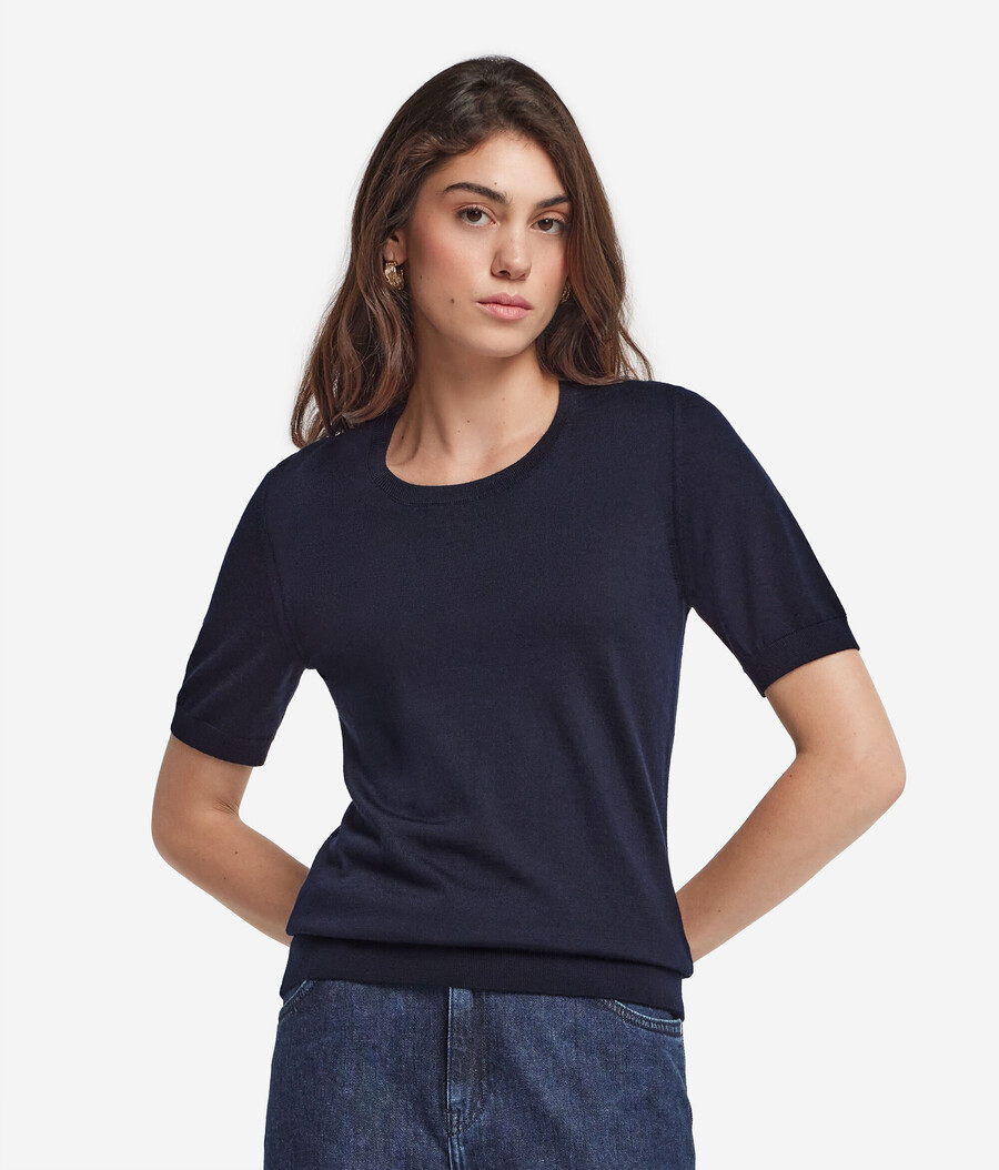 top de cachemira ultrafina con cuello redondo y manga corta
