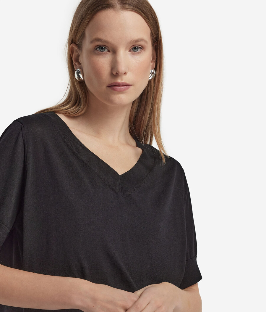 jersey de seda y algodón con cuello en v y manga corta