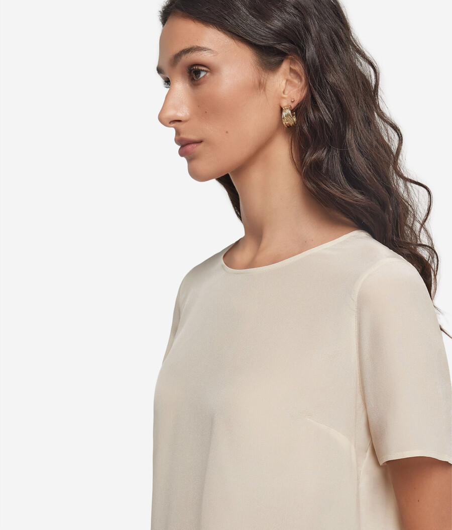 camiseta de seda con cuello redondo