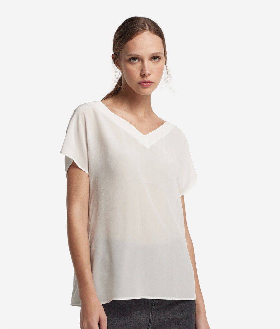 camiseta tipo kimono de seda con cuello en v