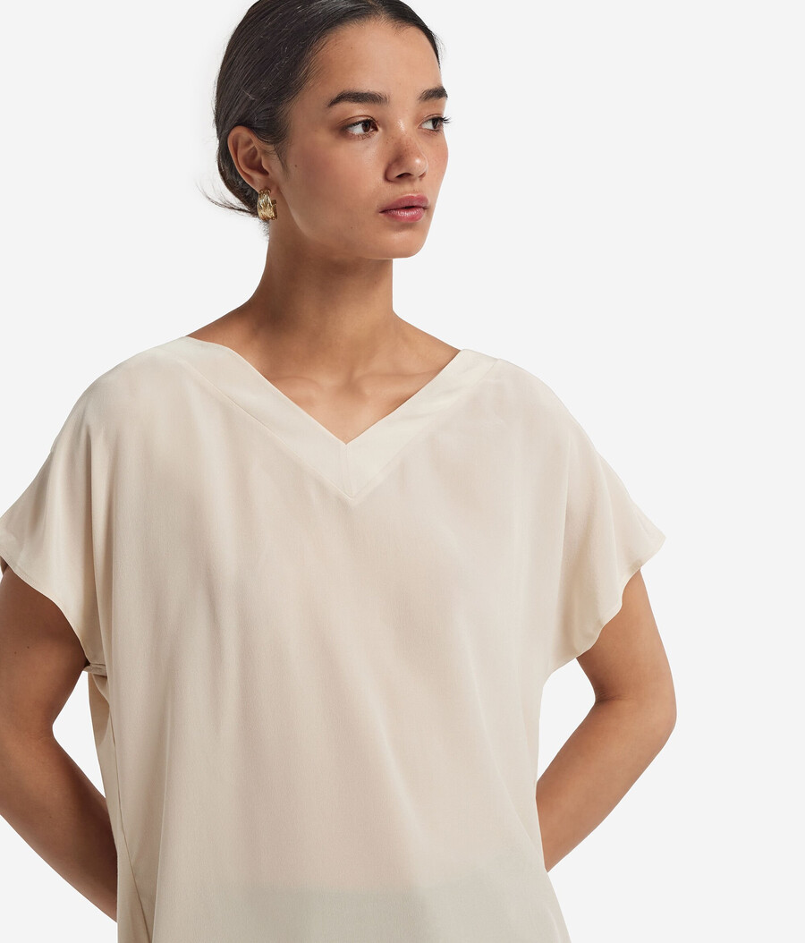 camiseta tipo kimono de seda con cuello en v