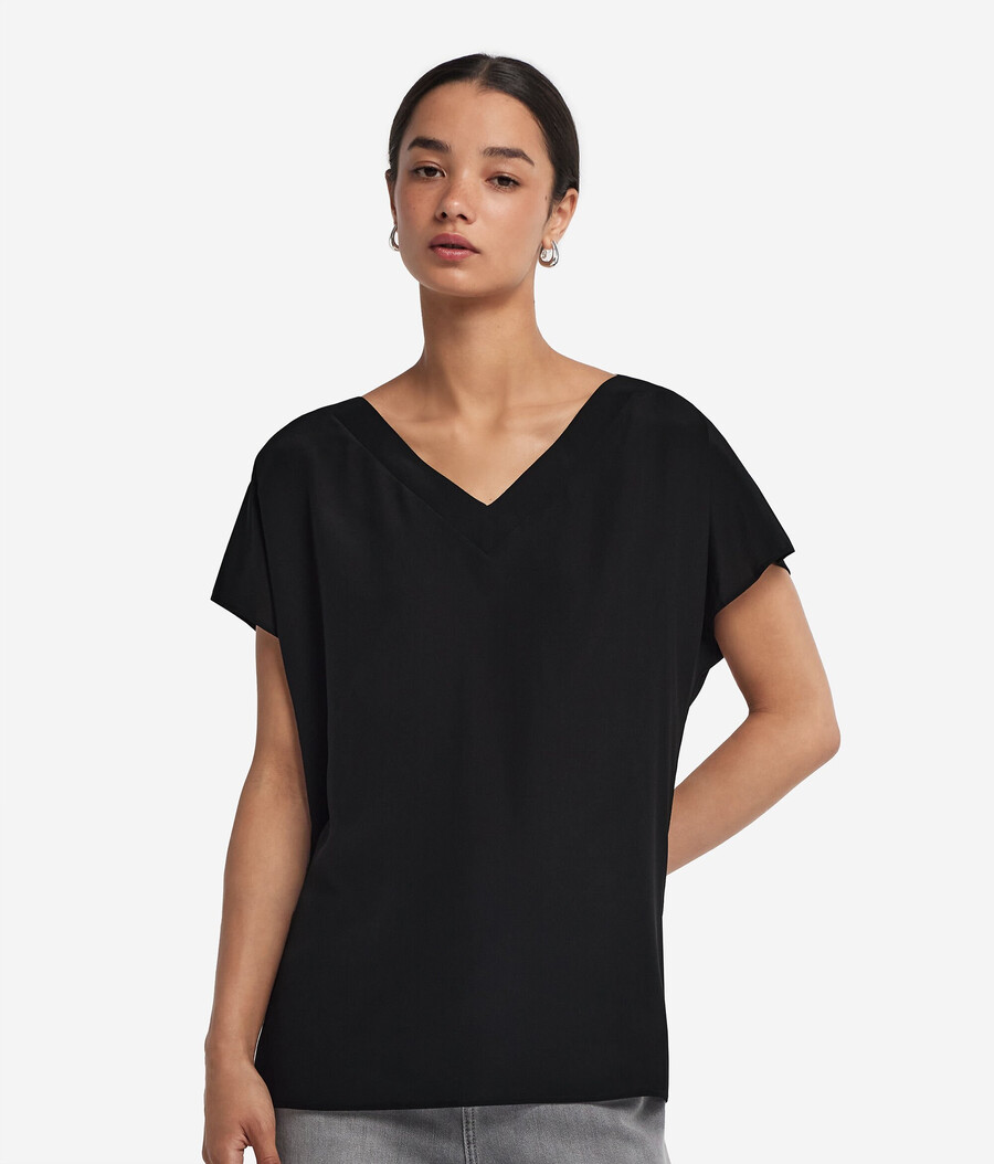 camiseta tipo kimono de seda con cuello en v